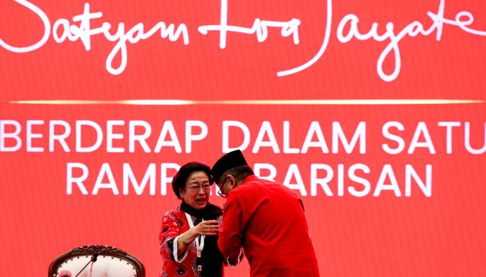 Momen Haru Hasto-Megawati Di Kongres PDIP