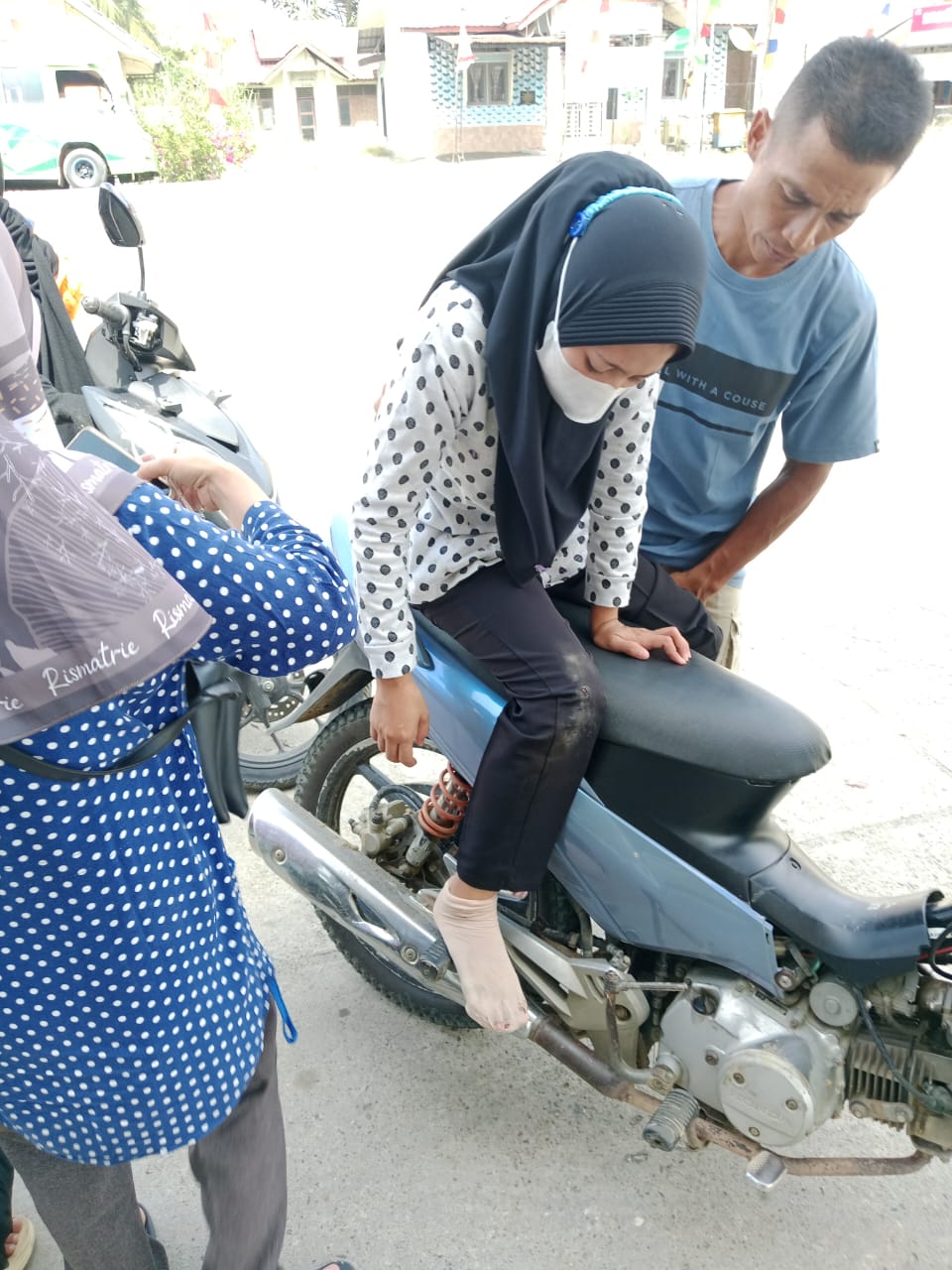 Cek Li Mengamuk Pecahkan Kaca Puskesmas Bendahara