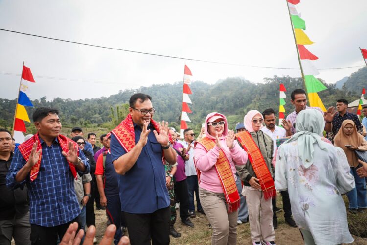 Tinjau Desa Terpencil, Asri Ludin Tambunan Harus Memutar Dari Kabupaten Karo