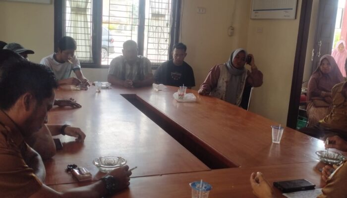 Warga Paya Udeung Datangi Kantor Kades, Tuntut Tender Katering Terbuka
