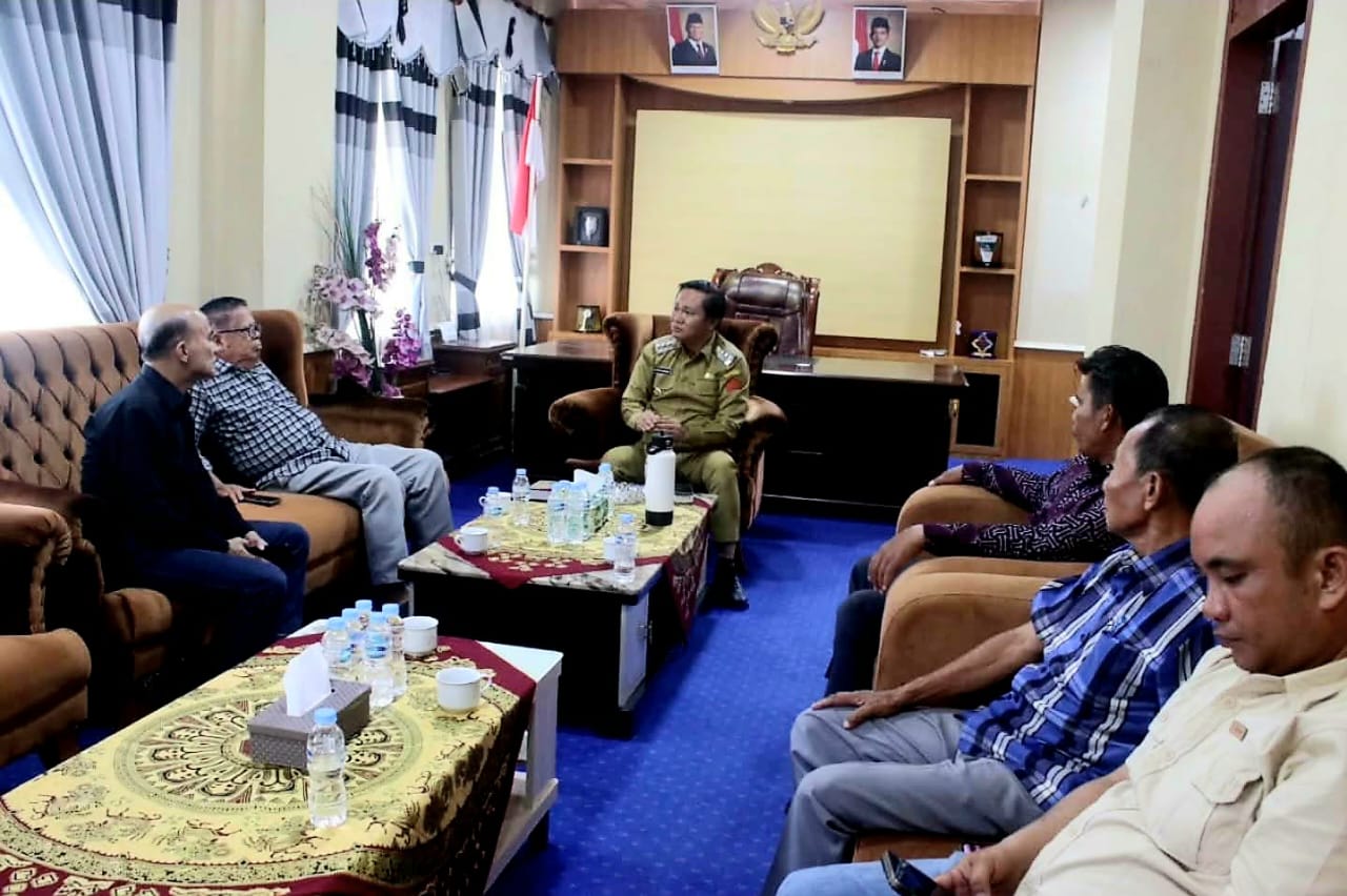 Bupati Eliyunus Waruwu Terima Saran Tokoh Masyarakat Untuk Kemajuan Nias Barat