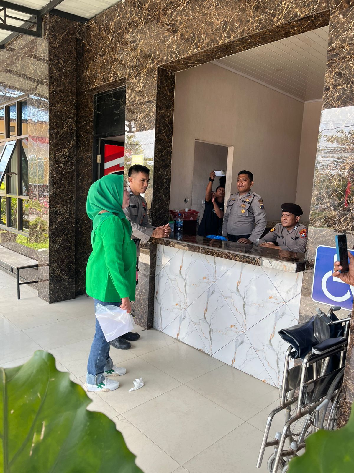 IRT Ricuh Di Polres Labusel, Kesal Pengaduan Pengancaman Tak Ditindaklanjuti