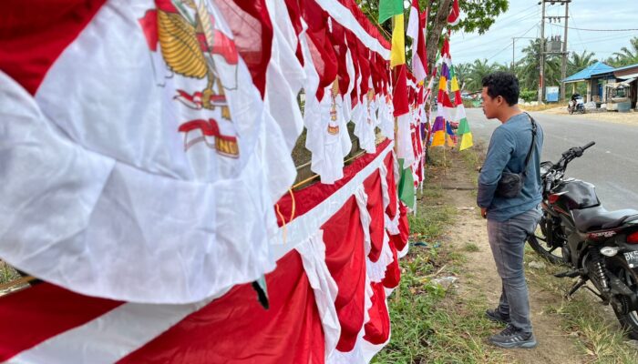 Bupati Labusel Ajak Warga Kibarkan Bendera Merah Putih