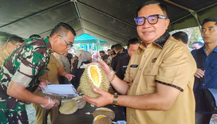 Bupati Agara Buka Kontes Durian Unggulan Lokal