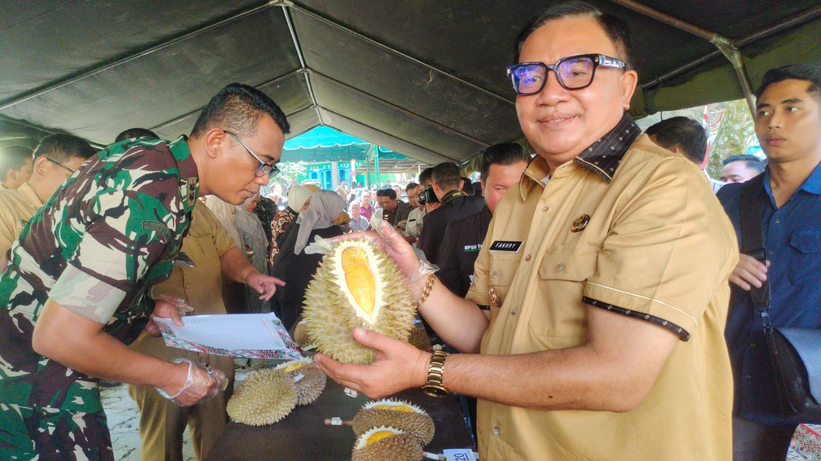 Bupati Agara Buka Kontes Durian Unggulan Lokal
