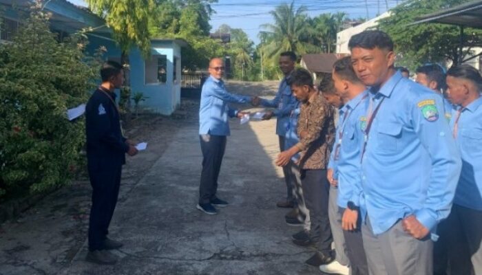 Karyawan Perumdam Tirta Abdya Terima Penghargaan