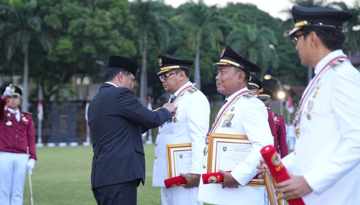 Bupati Dan Wakil Bupati Deliserdang Terima Penghargaan Dari IPDN