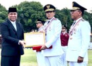 IPDN Anugerahkan Tanda Penghargaan Kepada Wali Kota Dan Wakil Wali Kota Medan