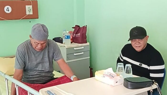 Jenguk Warga Terbaring Sakit, Ngatirin Sebut Dahnil Ginting Sosok Peduli Masyarakat