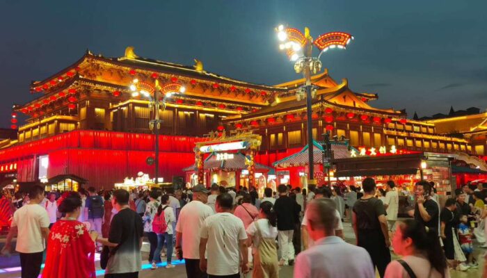Menjelajahi Malam Di Kota Xi’an Yang Penuh Cahaya