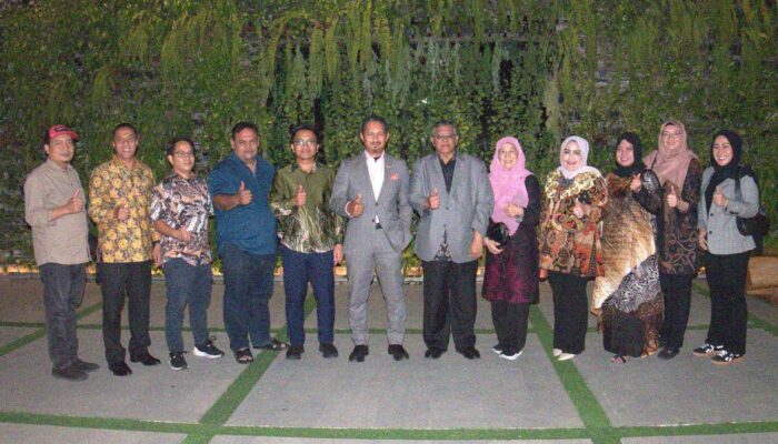 Rektor Universitas Deztron Indonesia Silaturahmi Dengan Konjen Malaysia