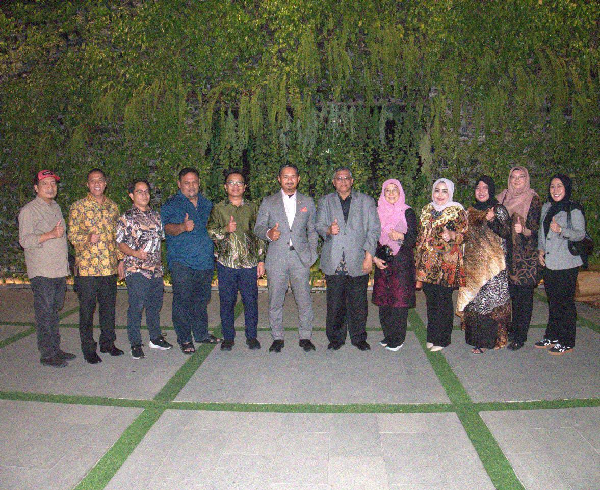 Rektor Universitas Deztron Indonesia Silaturahmi Dengan Konjen Malaysia