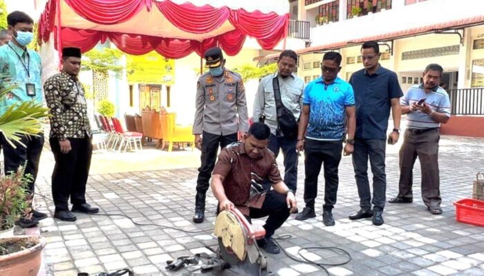 Kejari Bireuen Musnahkan Senjata Api AK 56 Dan Narkotika