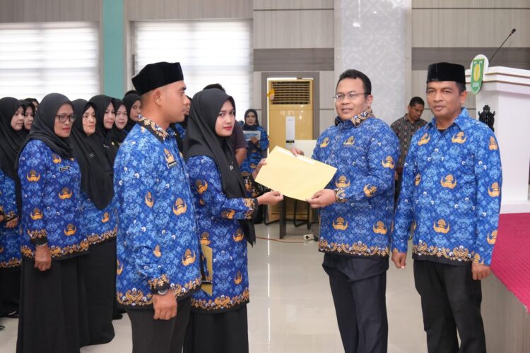 Wali Kota Sabang Serahkan SK Kepada 240 PPPK Tahap I Formasi 2024
