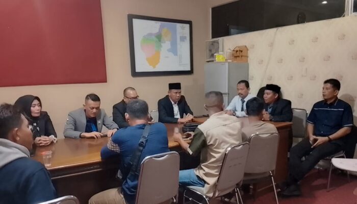 Warga Grruduk DPRK Aceh Tamiang Terkait Lahan PT DJ Alur Jambu