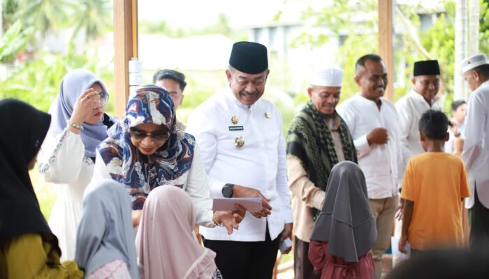 Bupati Madina Santuni Anak Yatim Gunung Tua Panggorengan