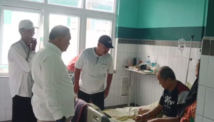 Dahnil Ginting Bantu Warga Terbaring Sakit Di RS Haji Medan