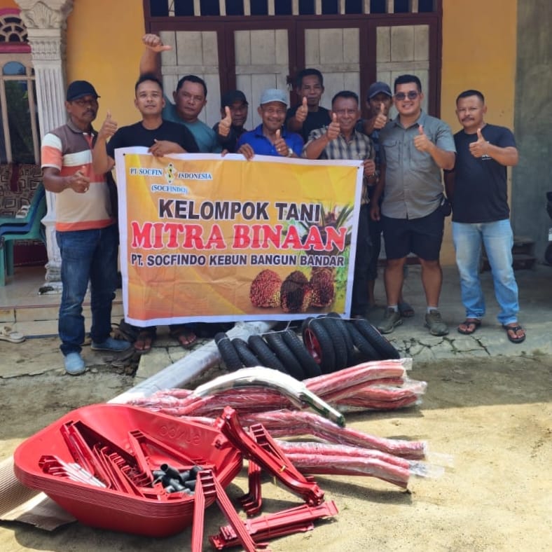 PT. Socfindo Bangun Bandar Serahkan Bantuan Peralatan Panen Ke Masyarakat