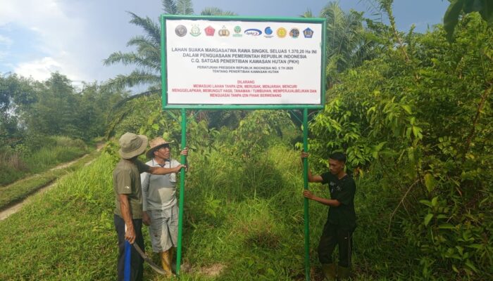 Satgas PKH Pasang Plang Larangan, Warga Trumon Terancam Kehilangan Mata Pencaharian