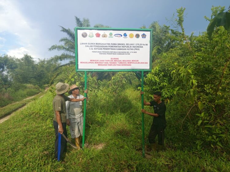 Satgas PKH Pasang Plang Larangan, Warga Trumon Terancam Kehilangan Mata Pencaharian