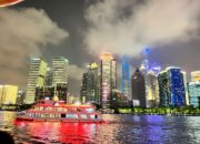 Kemilau Gedung Pencakar Langit Di Shanghai Dari Sungai Huangpu