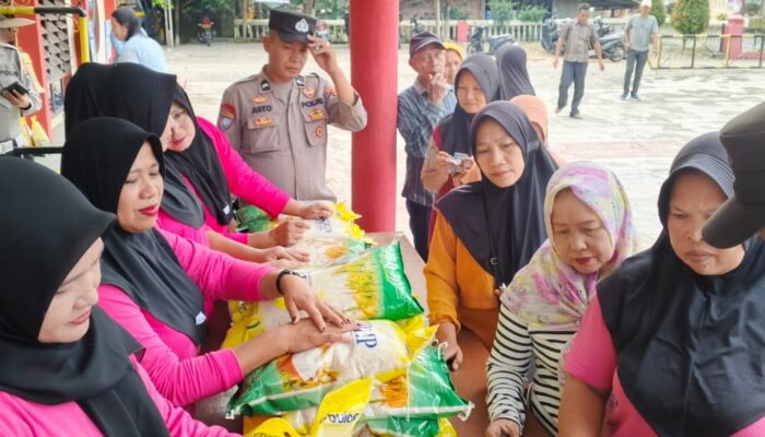 Polsek Besitang Gelar Pasar Pangan Murah Bantu Masyarakat