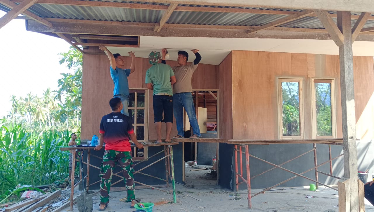 TMMD Kodim 0108/Agara Dan Masyarakat Pasang Plafon Rumah