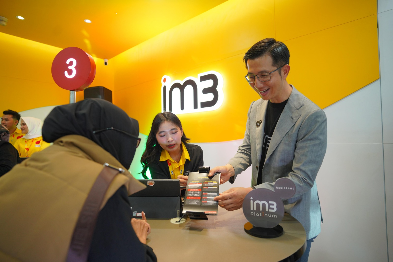 IM3 Platinum Dan Erafone Hadirkan Bundling Samsung Dan Oppo Di Sumatra