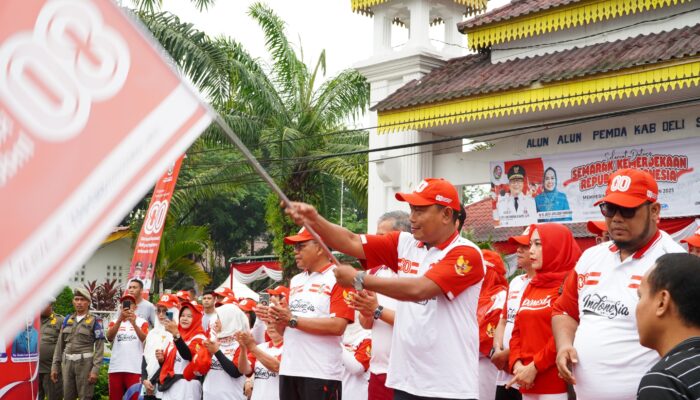 Ribuan Peserta Gerak Jalan Meriahkan HUT Ke-80 RI Di Alun-Alun Pemkab Deliserdang