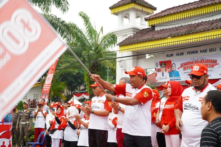 Ribuan Peserta Gerak Jalan Meriahkan HUT Ke-80 RI Di Alun-Alun Pemkab Deliserdang