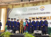 Plt Kadis Pendidikan Kota Binjai Hadiri Wisuda ke-34 STOK Bina Guna