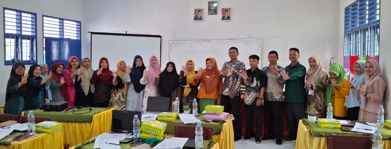 Universitas Graha Nusantara Latih Guru Di Tapsel Kembangkan Bahan Ajar Digital