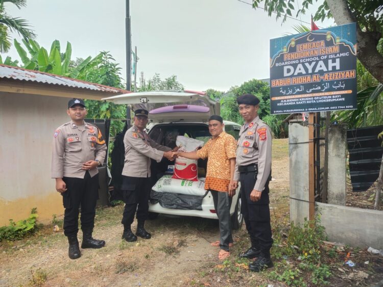 Kapolres Lhokseumawe Dukung Ketahanan Pangan Dengan Bantuan Pupuk Untuk Dayah