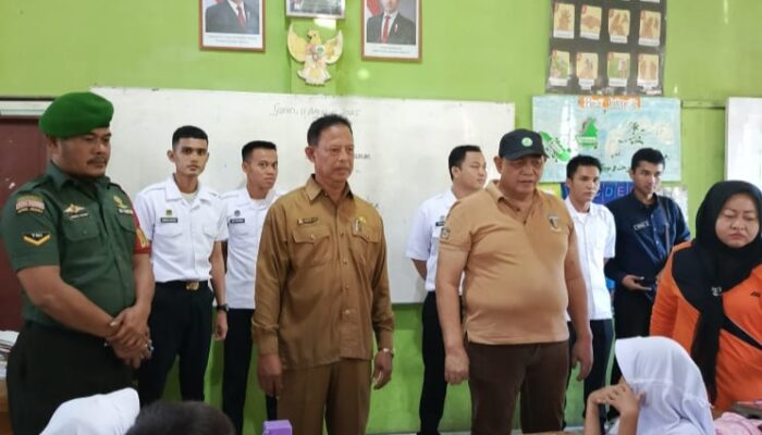 Dahnil Ginting Gandeng Yayasan Safira Berikan Makan Bergizi Gratis 3200 Siswa