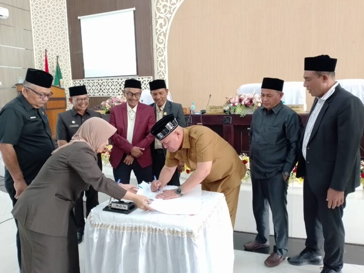 DPRK Aceh Utara Sampaikan Laporan Gabungan Komisi Terhadap Empat Raqan