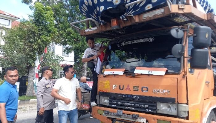 Sambut HUT Ke-80 RI, PT. KIP Bagikan 300 Bendera Merah Putih