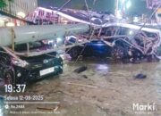 Hujan Deras Dan Angin Kencang Tumbangkan Billboard Timpa Mobil Dan Ruko