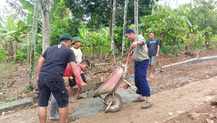 Satgas TMMD Kodim 0108/Agara Bersama Warga Percepat Pengecoran