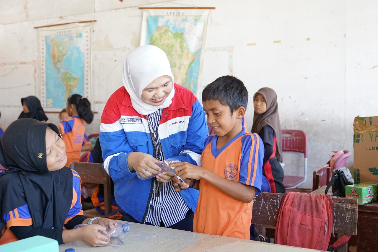 Dorong Kepedulian Lingkungan, Pertamina Patra Niaga Edukasi Siswa Kelola Sampah