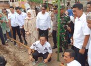 Jeffry Santana Letakkan Batu Pertama Pembangunan 18 RTLH CSR PT SMF
