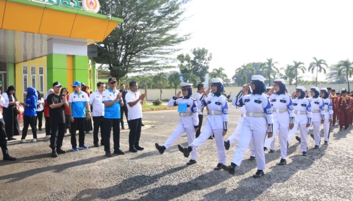 Wali Kota Binjai Lepas Peserta Gerak Jalan HUT Ke-80 RI