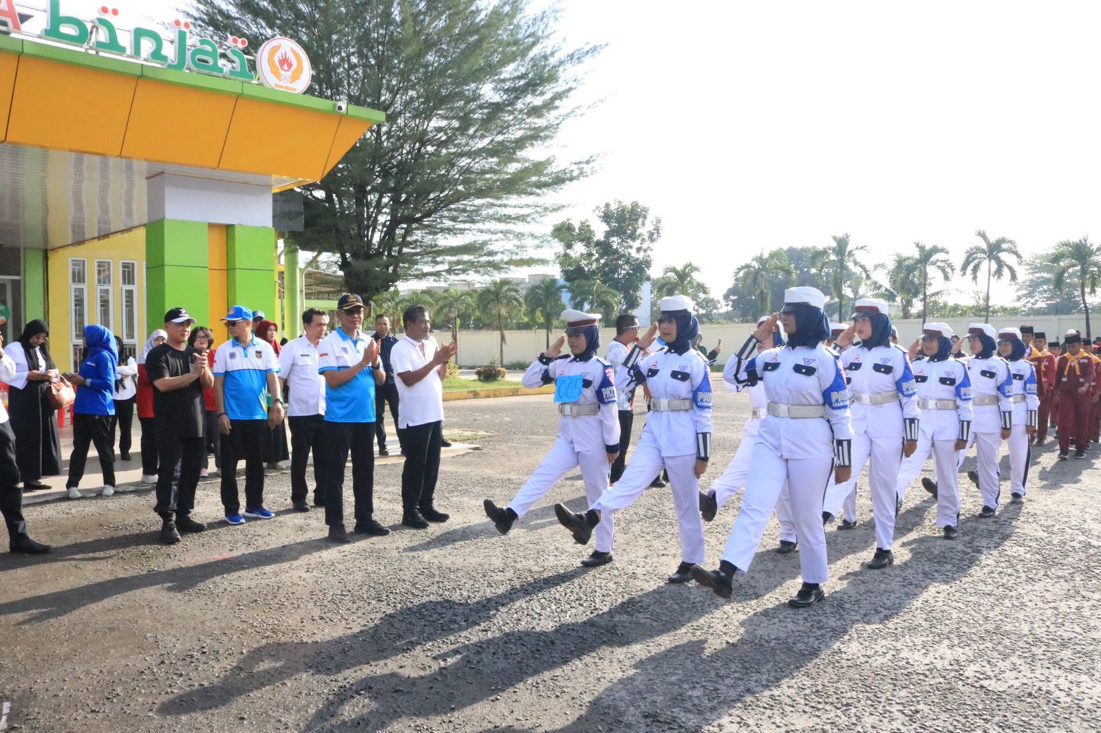 Wali Kota Binjai Lepas Peserta Gerak Jalan HUT Ke-80 RI
