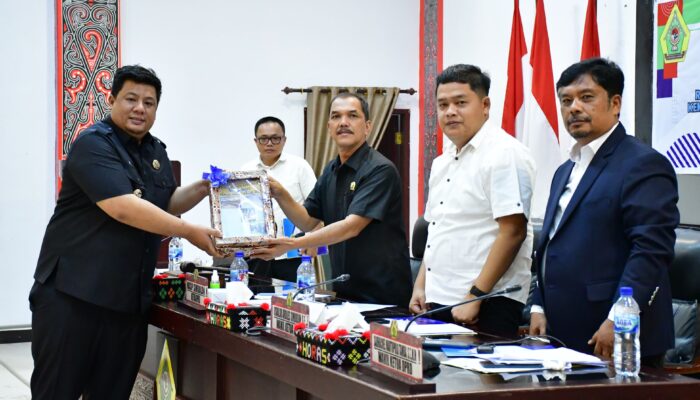 Bupati Samosir Sampaikan Nota Pengantar 4 Ranperda Dan KUA-PPAS APBD 2026