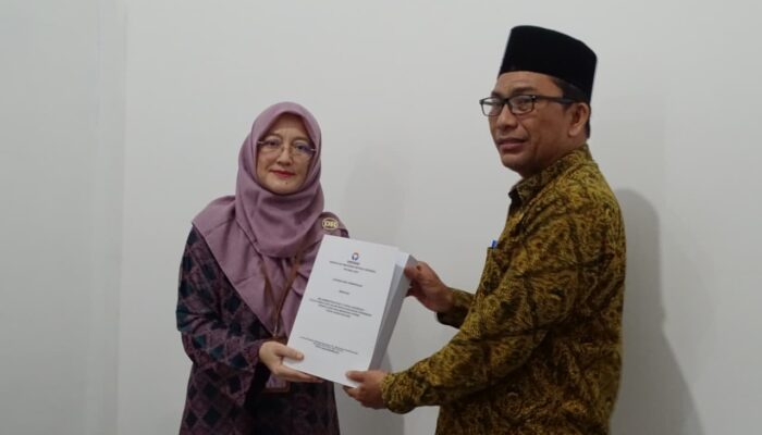 Ombudsman Serahkan 19 LHP Kepada 12 Kepala Madrasah