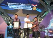Ketua Panitia 3rd International Indonesian Pencak Silat Dr dr H Johny Marpaung MKedOG SpOG Subsp-KFM Terima Rekor MURI
