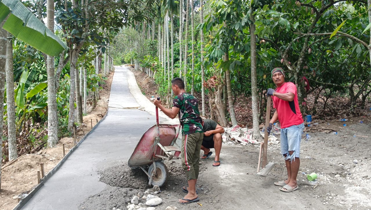 TMMD Kodim 0108/Agara Ratakan Cor Jalan Rabat Beton