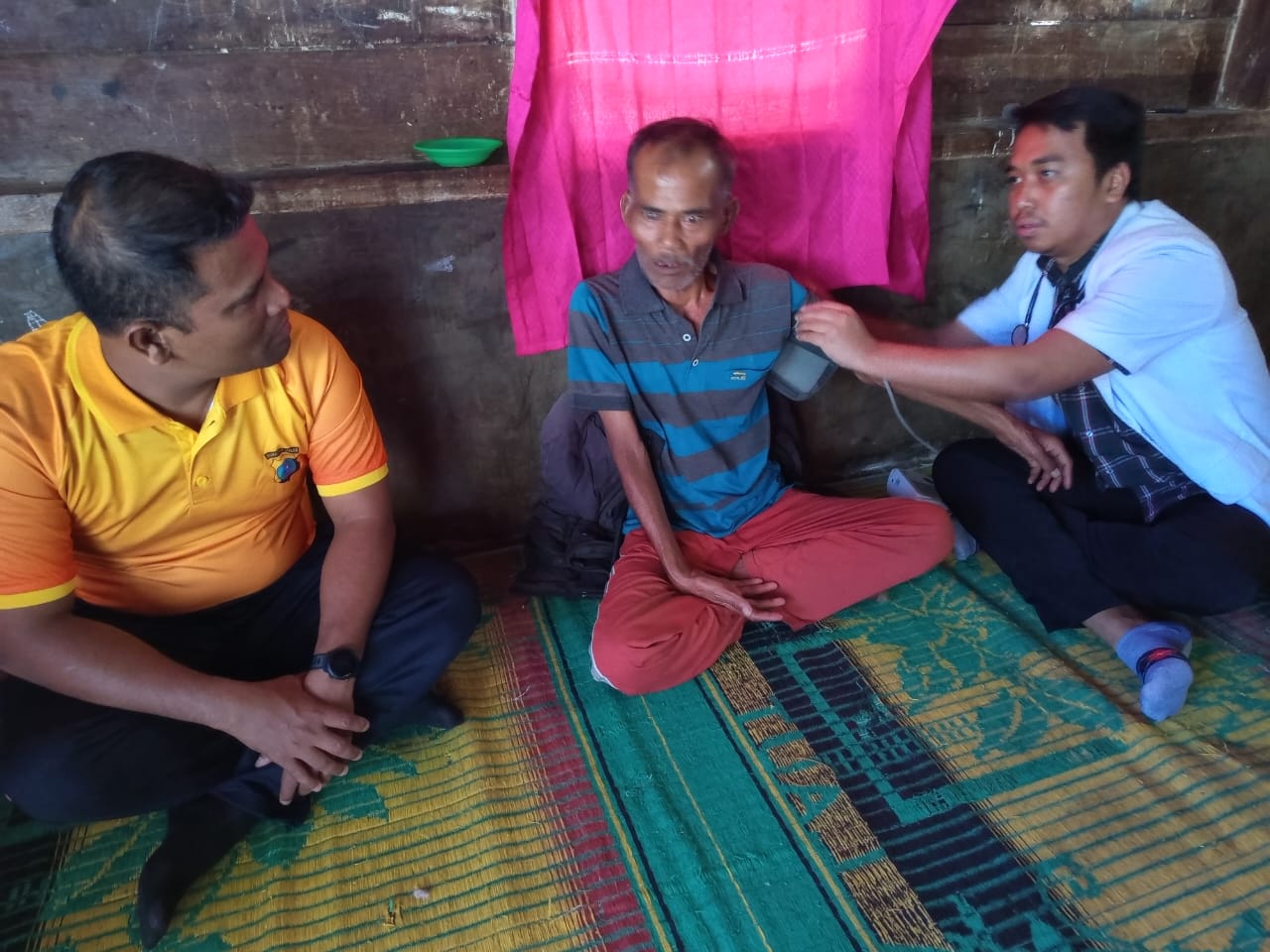 Polres Humbahas Sambangi Warga yang Sakit Menahun