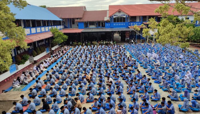 Peringati Hari Damai Aceh, Seribuan Siswa SMAN 3 Langsa Gelar Zikir Dan Doa