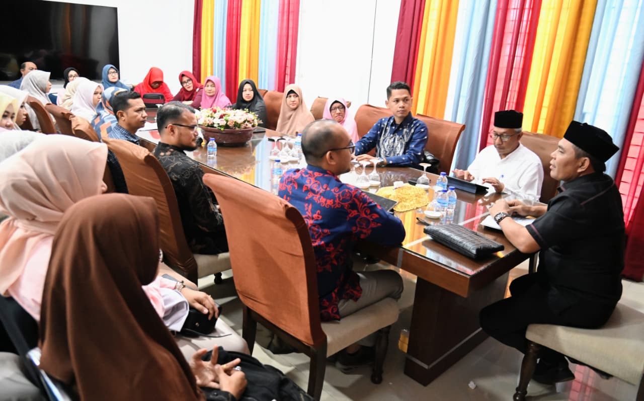 Bupati Syech Muharram Terima Audiensi Perwakilan Puskesmas Se-Aceh Besar