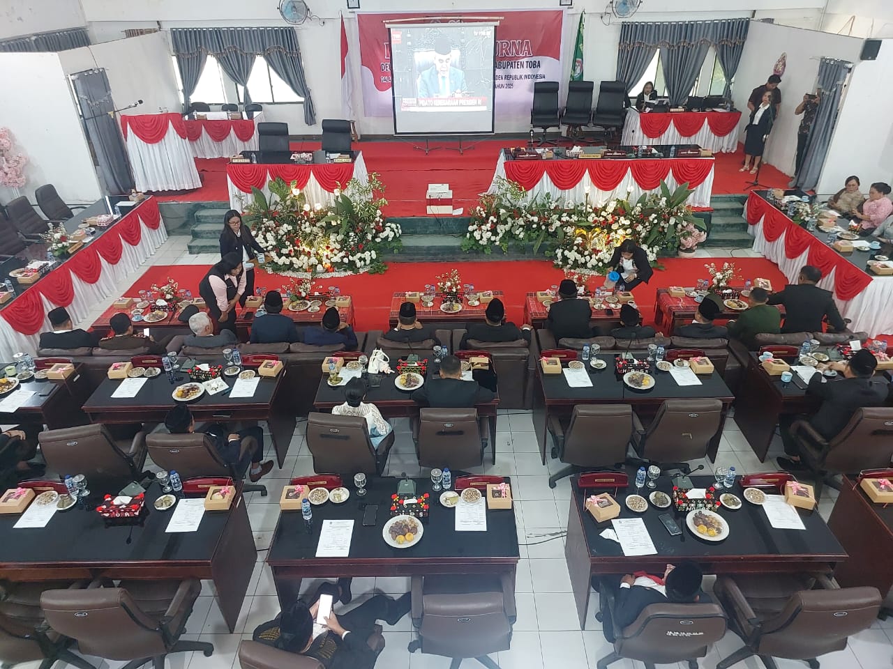 Peripurna DPRD Toba Mendengar Pidato Kenegaraan Presiden RI Pada HUT Ke-80 RI